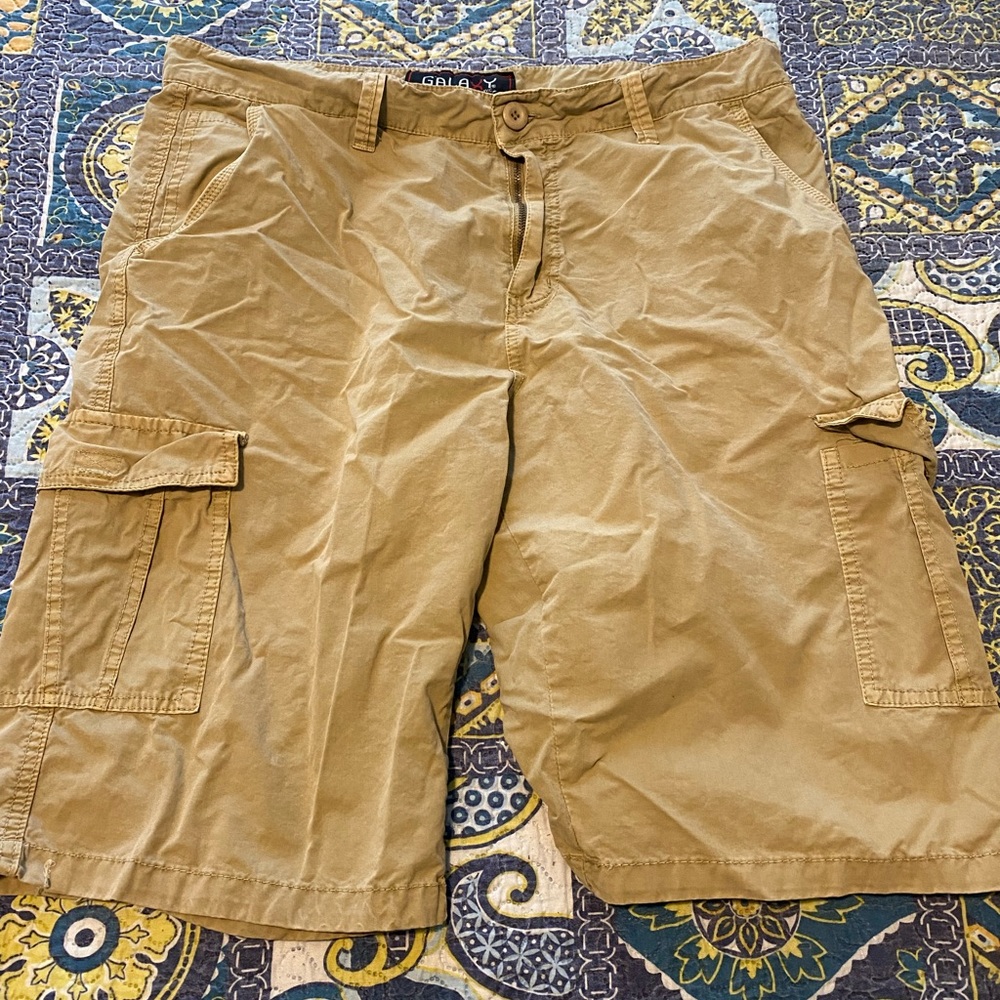 Light brown (tan) cargo shorts